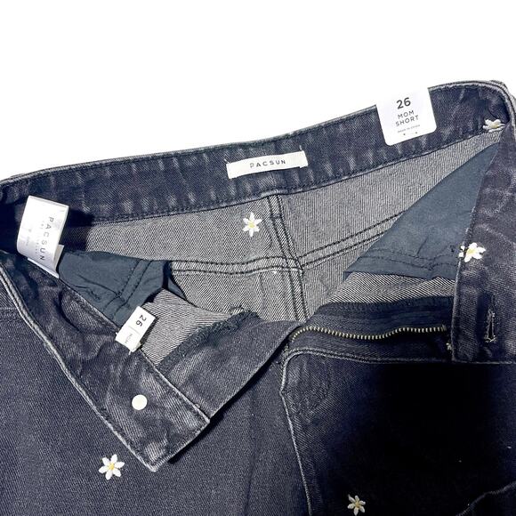 NWT PacSun Mom Short SZ 26 Black Daisy Embroidery - Picture 6 of 7